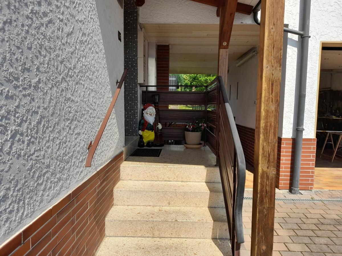 Ferienwohnung Woelbert Altendiez Esterno foto