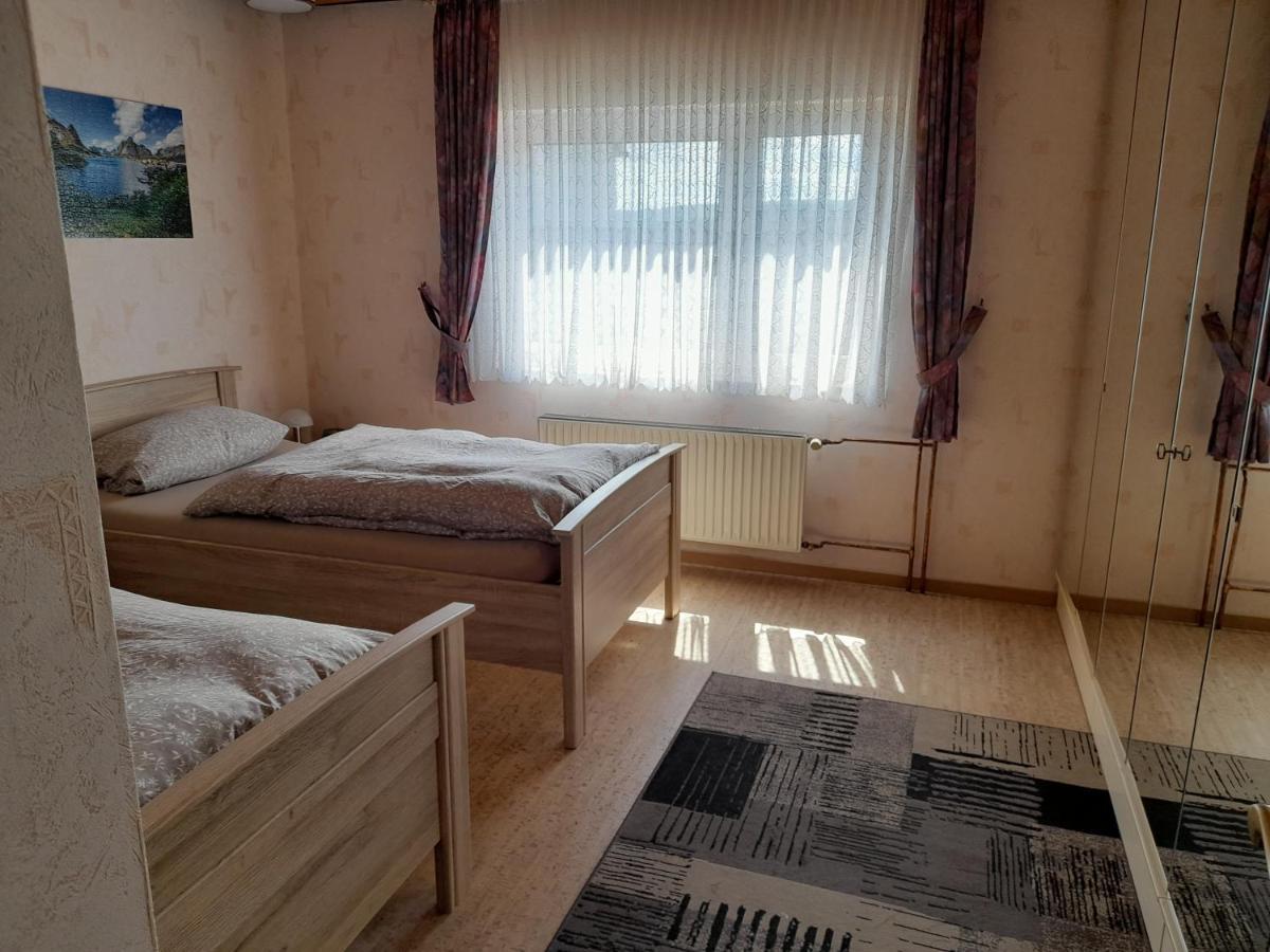 Ferienwohnung Woelbert Altendiez Esterno foto