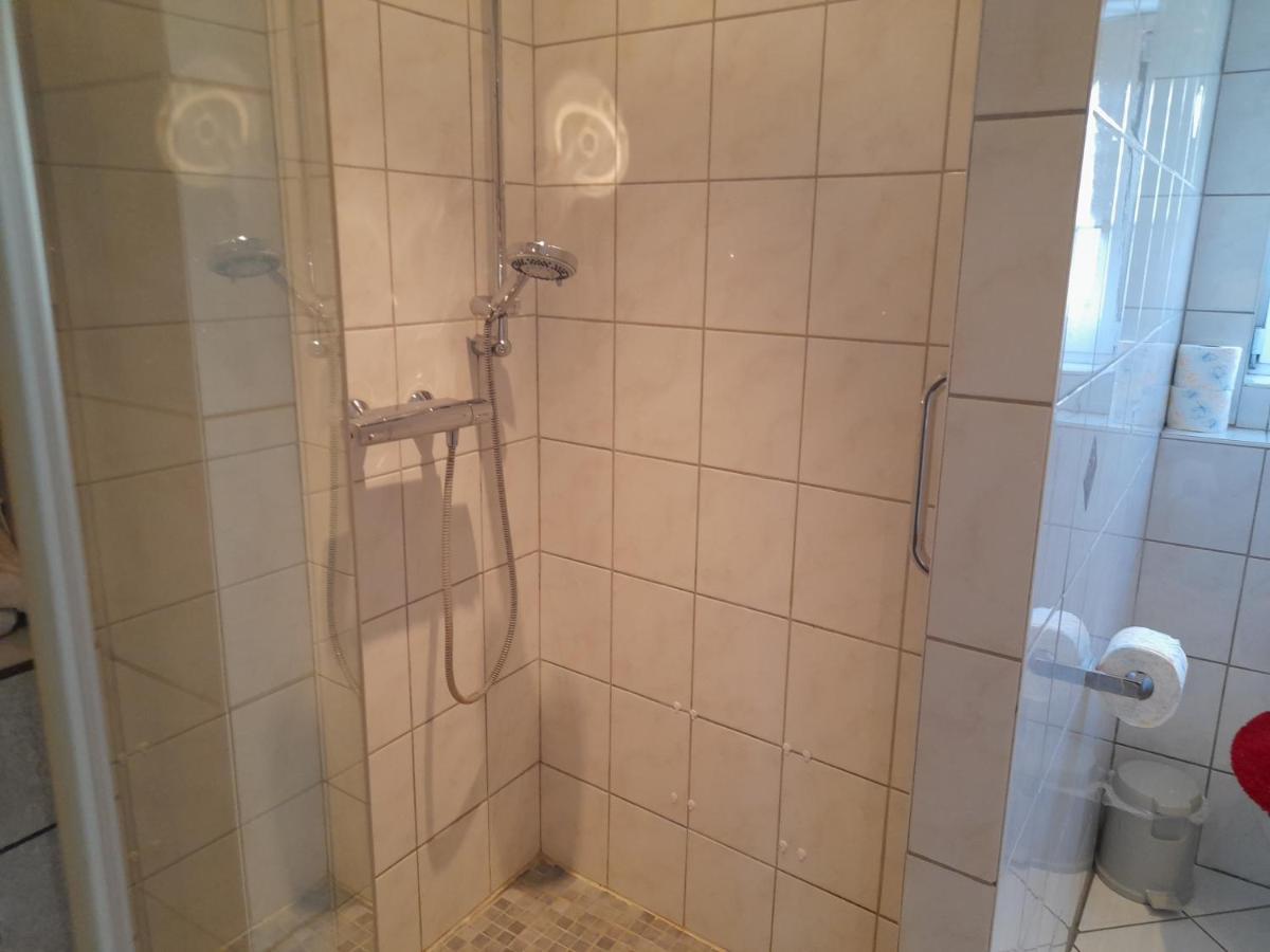 Ferienwohnung Woelbert Altendiez Esterno foto
