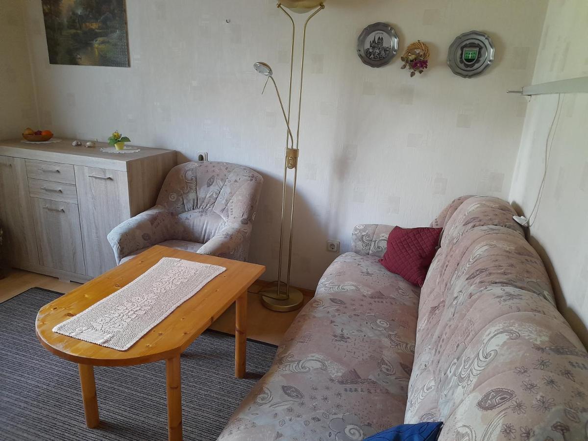 Ferienwohnung Woelbert Altendiez Esterno foto